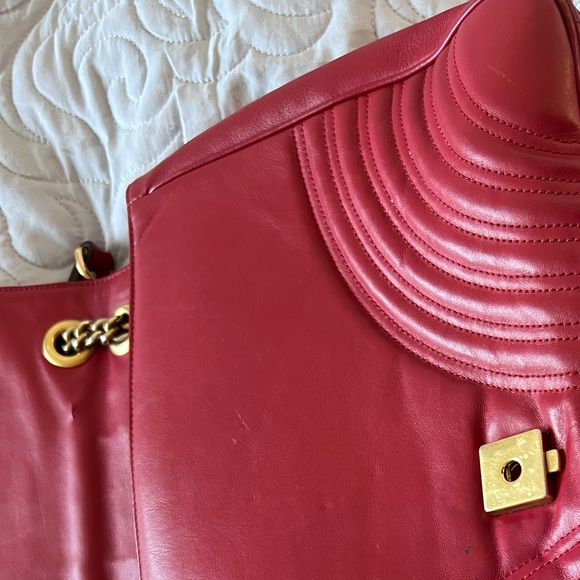 Gucci GG Marmont Medium Shoulder Bag - Picture 5 of 8